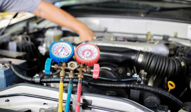 istock Car air conditioner check service, leak detection, fill refrigerant.Device and meter liquid cooling in the car by specialist technicians. 1321692522