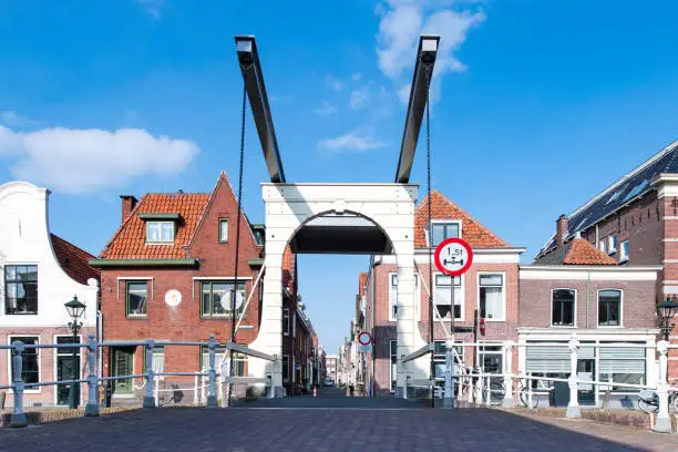 A drawbridge called "Eenhoornbrug" (Unicorn bridge) bridges the "Verdronkenoord" canal in the center of Alkmaar. Alkmaar is the city of the famous cheese market held every Friday from April till the second week of September.