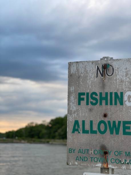 istock No fishing sign 1321734380