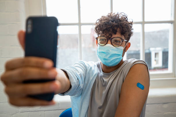istock Showing His Vaccine Off 1321735813