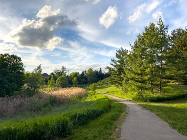 The footpath at Woodbridge Highlands Park, Vaughan, Canada Vaughan, Canada. Woodbridge stock pictures, royalty-free photos & images