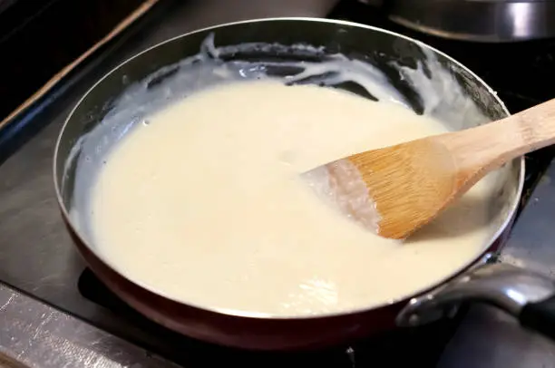 bechamel. Stir the creamy sauce in a pan with a Wooden spatula