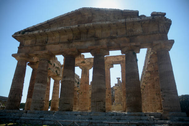 italia : veduta del tempio di poseidone o nettuno, a paestum, 2 giugno 2021. - temple of neptune foto e immagini stock