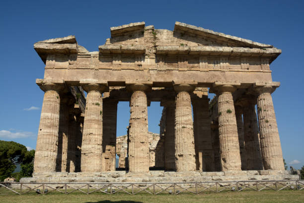 италия : вид на храм посейдона или нептуна, в паестуме, 2 июня 2021 года. - temple of neptune стоковые фото и изображения