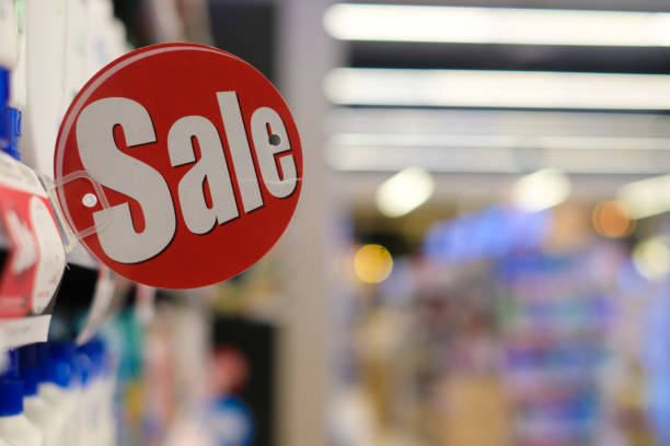 istock Discount sign in supermarket 1321923213