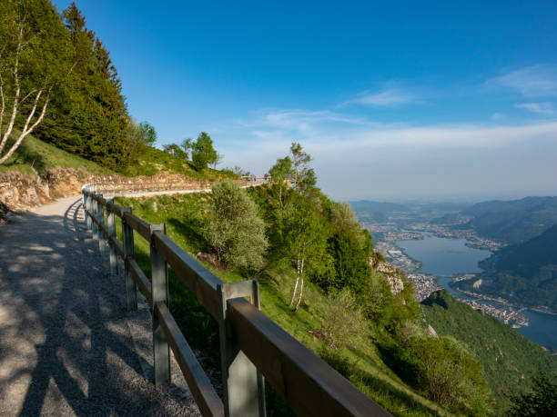 paisagem de lecco da montanha coltiglione - river adda - fotografias e filmes do acervo