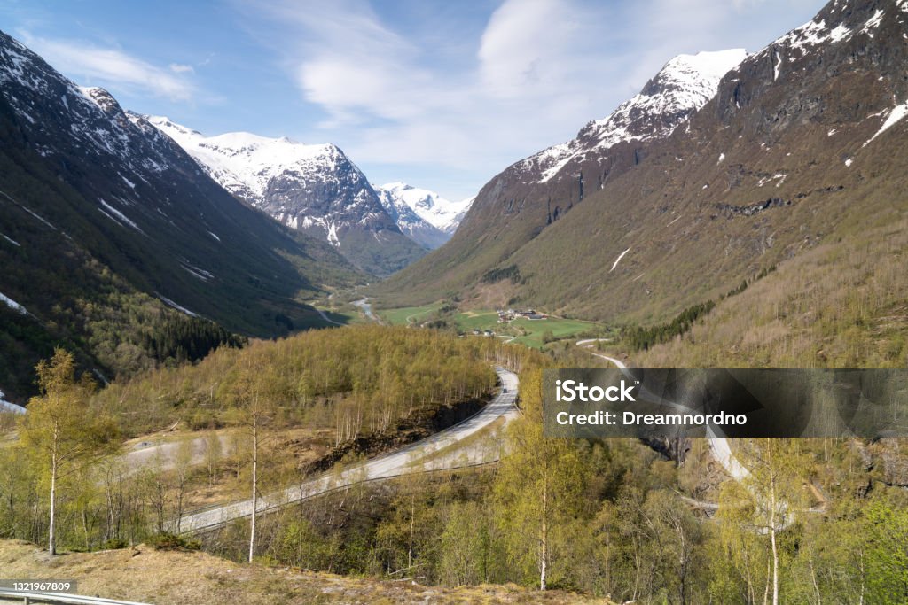 ヴェストランド郡ストリンコムネの視点から見たヘレダレン渓谷の眺め カラー画像のストックフォトや画像を多数ご用意 カラー画像