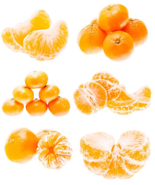 Mandarin Orange Fruits Isolated On White Background. Healthy Food. Mandarins Contain A High Content Of Vitamin C. Mandarin Orange Fruits Isolated On White Background. Healthy Food. Mandarins Contain A High Content Of Vitamin C frutos de mandarina aislados sobre fondo blanco. alimentos saludables. las mandarinas contienen un alto contenido de vitamina c. frutas de mandarina aisladas sobre fondo blanco. alimentos saludables. las mandarinas contienen un alto contenido de vitamina c
