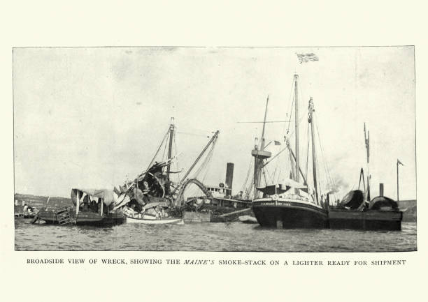 Salvaging parts of the Wreak of the of USS Maine, Havana Harbor Vintage photograph  of Salvaging parts of the Wreak of the of USS Maine. USS Maine was a United States Navy ship that sank in Havana Harbor in February 1898, contributing to the outbreak of the Spanish–American War in April. havana harbor photos stock pictures, royalty-free photos & images