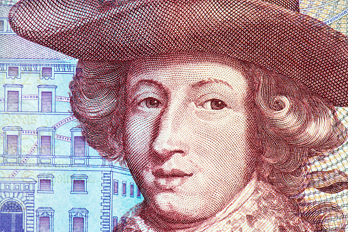 The banknote of fem hundra kronor portrays the images of King Carl XI on the front.