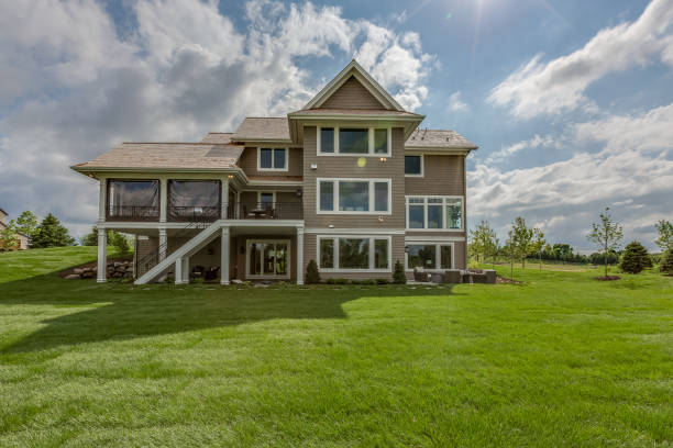 istock Back of home showing three stories 1322044813