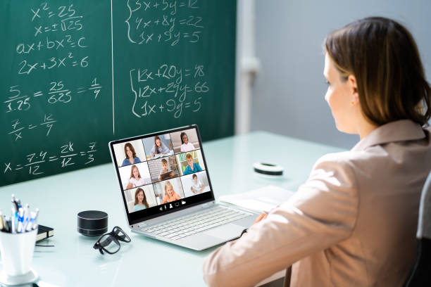 istock Teacher Online Meeting With Children 1322050898