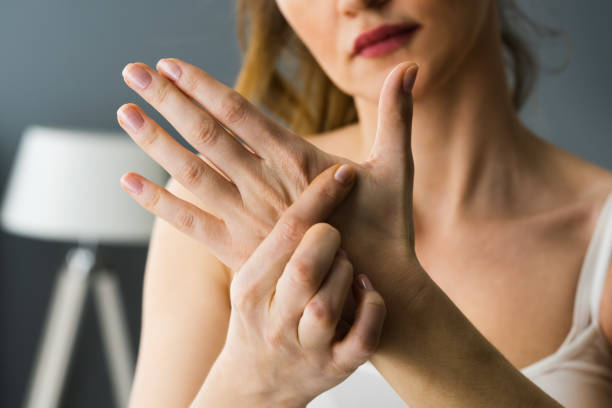 istock Wrist Pain Holding 1322057163