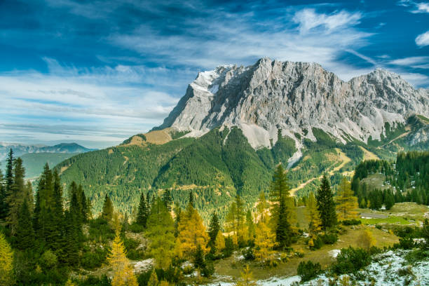 슈네페르페르코프와 웨터완데크를 곁들인 줌스핏제 - zugspitze mountain mountain tirol european alps 뉴스 사진 이미지