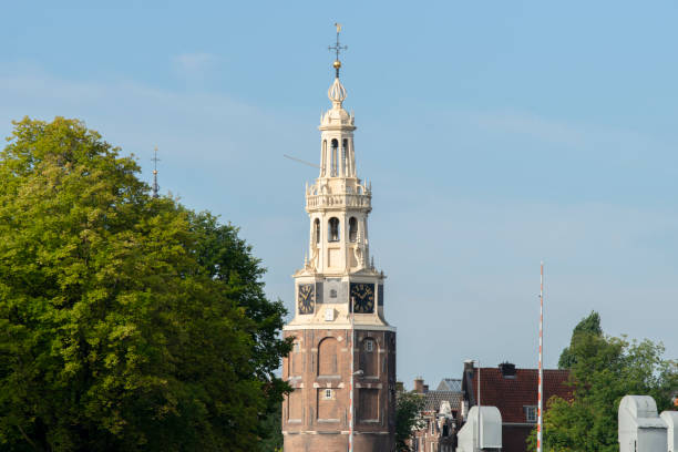 gros plan montelbaanstoren tower à amsterdam - montelbaan tower photos et images de collection