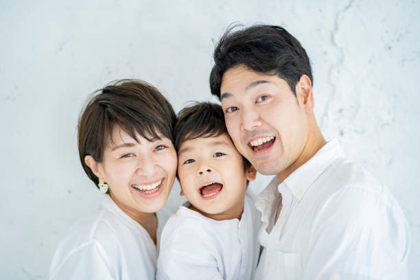 istock Parents and child lined up with a smile 1322111752