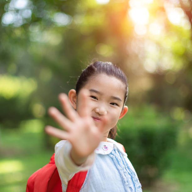 istock Little girl carrying school bag 1322123204
