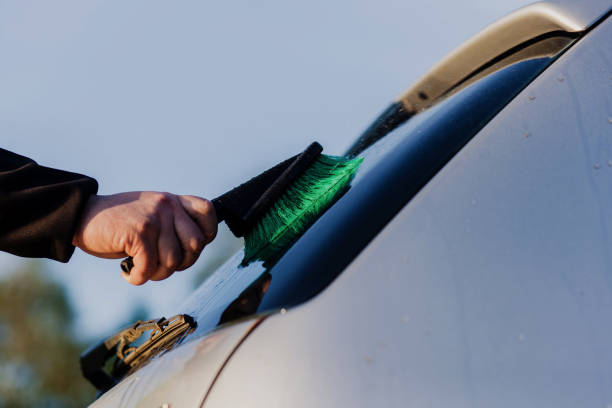 istock manual car washing 1322141554
