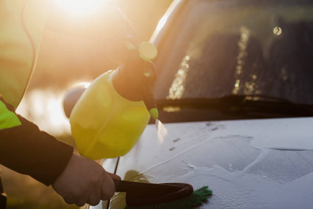 istock Male worker wash the car 1322141565
