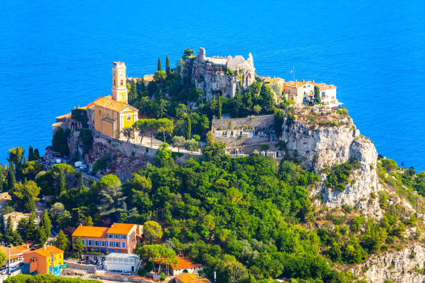 vila de eze, provença, sul da frança - residential structure summer season valley - fotografias e filmes do acervo