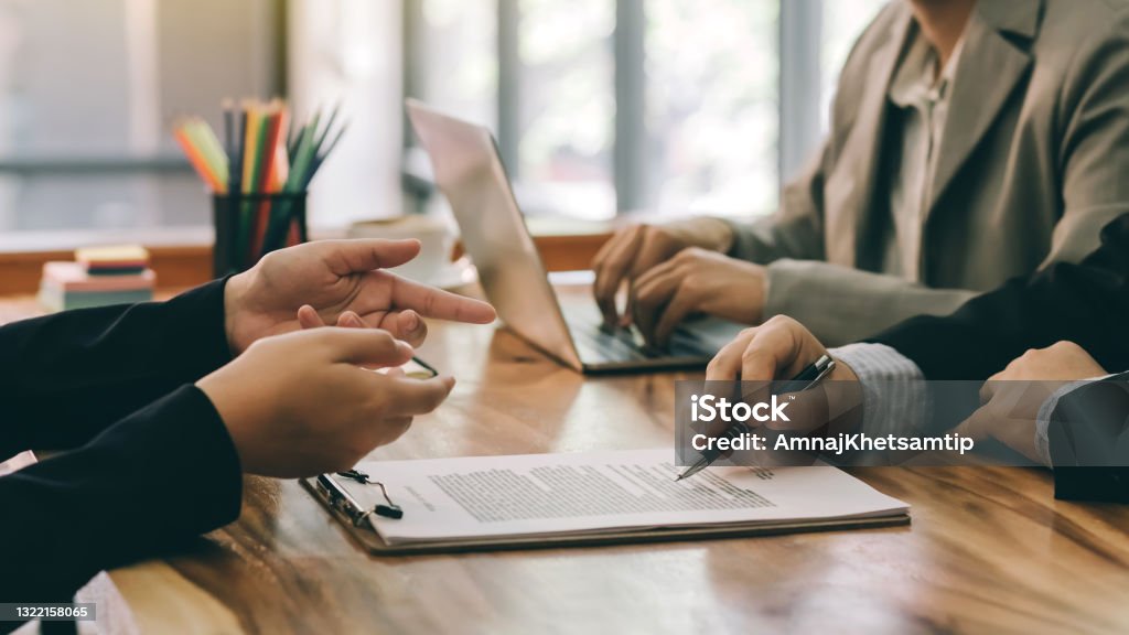 Los empresarios contratan. se firmó el acuerdo de coinversión empresarial - Foto de stock de Negocio libre de derechos Los empresarios contratan. se firmó el acuerdo de coinversión empresarial - Foto de stock de Negocio libre de derechos