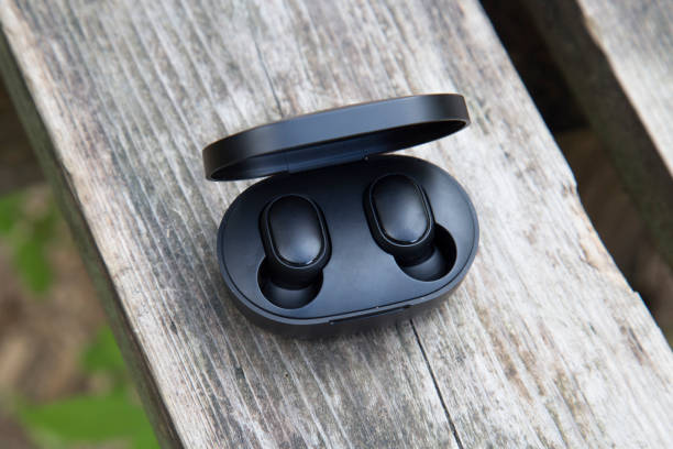 istock headphones for your smartphone. 1322174005