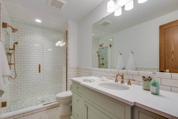 istock Bright bathroom with shades of green 1322183452