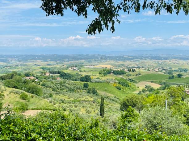 istock Tuscany landscape 1322194388