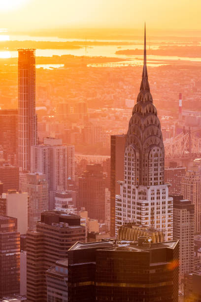 new york et le chrysler building - new york city sunrise new york state usa photos et images de collection