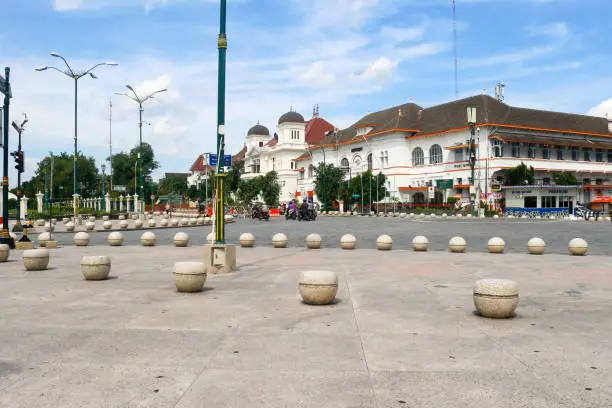 Malioboro Region As a tourist center in Yogyakarta has now begun to quiet, the Government provides a policy to stop the spread of the corona virus. Covid-19