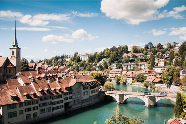 berna - bridge people berne river foto e immagini stock