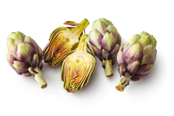 verdure: carciofi isolati su sfondo bianco - purple artichoke foto e immagini stock