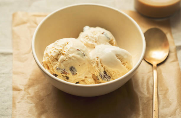 istock Malaga rum and raisins ice creams 1322315275