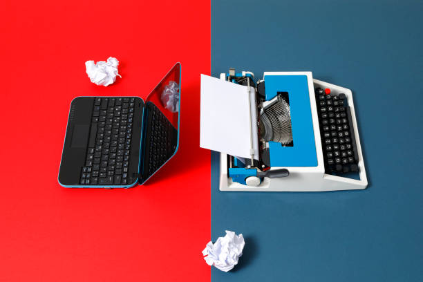 Digital und analog – Laptop and 80s Typewriter