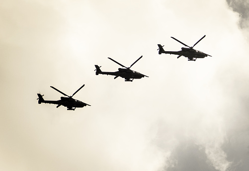 Tres helicópteros en vuelo. Helicópteros militares. photo