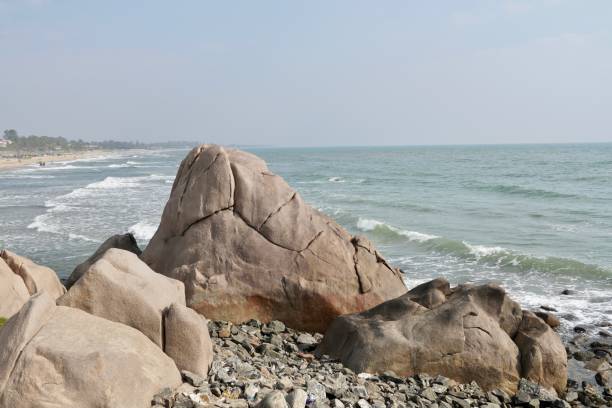istock Coastal rocky seashore in Mahabalipuram, Tamilnadu. 1322331699