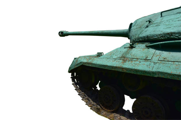 la parte anteriore di un carro pesante sovietico è fotografata di lato su uno sfondo bianco con ritaglio. c'è uno spazio vuoto di fronte ad esso per inserire testo - half tank foto e immagini stock