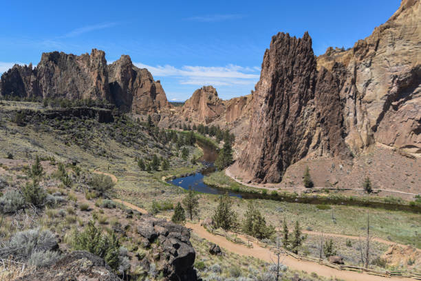 istock Smith rock state park main entrance river center rock climbing 1322404028
