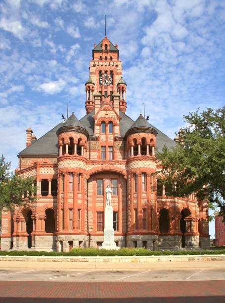istock Ellis County Courthouse located in Waxahachie, TX 1322417195