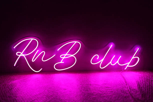 istock Pink neon sign RnB club. Trendy style. 1322457085