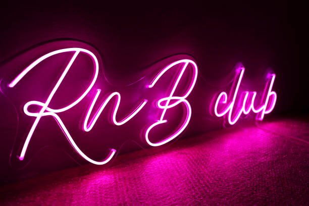 istock Pink neon sign RnB club. Trendy style. 1322457086