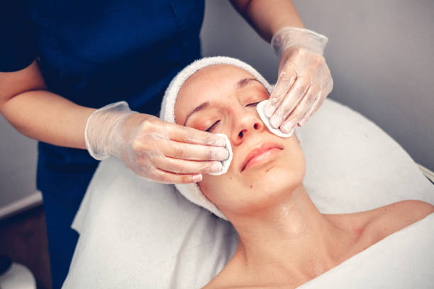 istock Dermapen skin needling treatment 1322470973