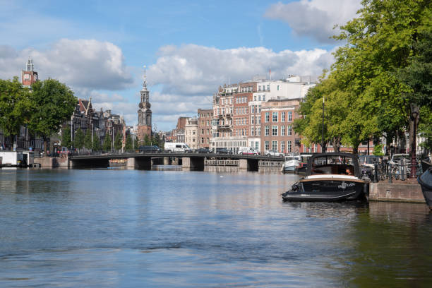 zobacz na halvemaansbrug w amsterdamie holandia - munt tower zdjęcia i obrazy z banku zdjęć