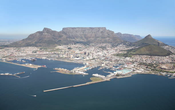 istock Aerial view of Cape Town & Table Mountain 1322504293