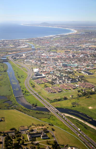 aerial view of m5 freeway and n1 with milnerton, blouberg and table bay in the background - milnerton imagens e fotografias de stock