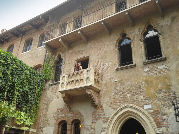 casa de julieta en verona - north eastern italy fotografías e imágenes de stock