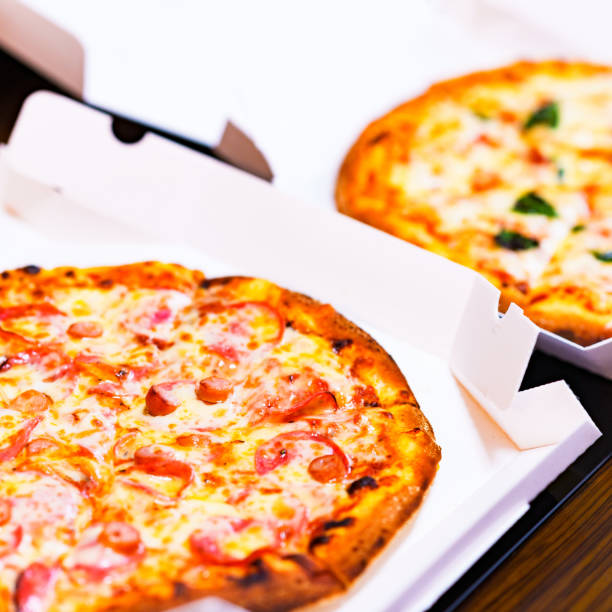 istock delivery pizza for staying at home 1322515542