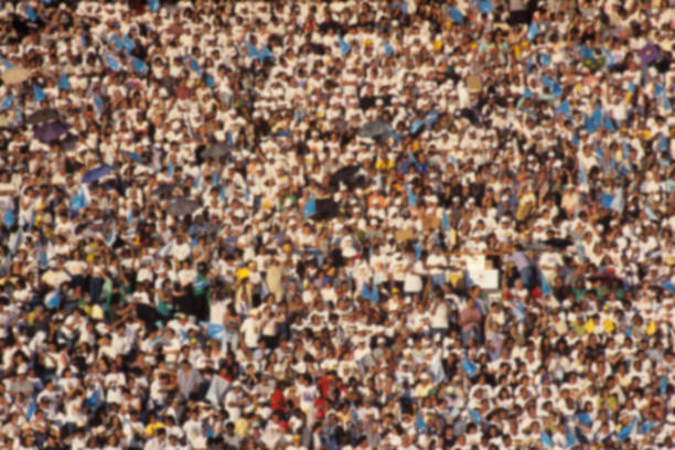 istock Crowd out of focus 1322515852