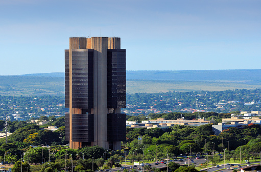 Torre del Banco Central de Brasil y las afueras de Brasilia, Brasil photo