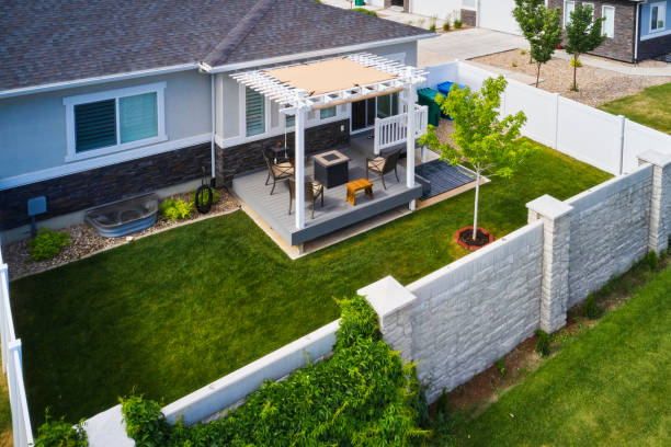 podwórko pokład i pergola - front or back yard zdjęcia i obrazy z banku zdjęć